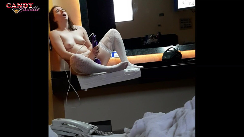 Kndy Kmille: Mijn tinderdate spuit en kijkt naar porno