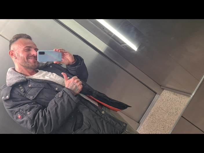 Aleman-Adult-Actor: Minha experiência sexual no elevador