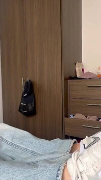 Můj přítel a já si užíváme jeho fetiš ponižování mě nohama a koženou bundou