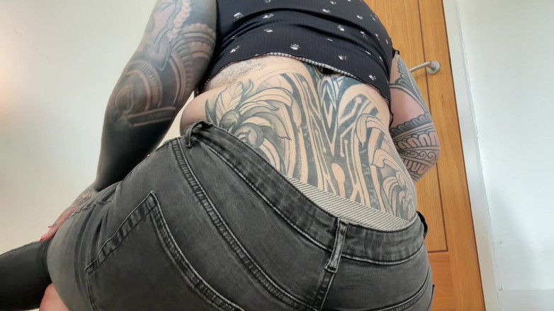 Miss Valentina: Giantess Valentina