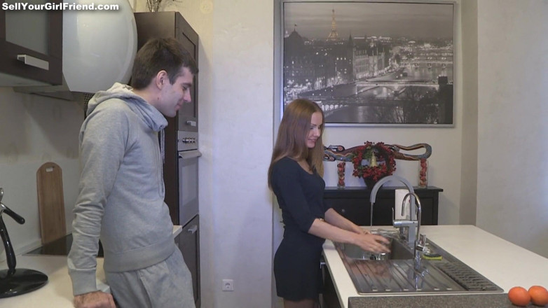 Sell Your GF: Bırak amcığıyla kazansın