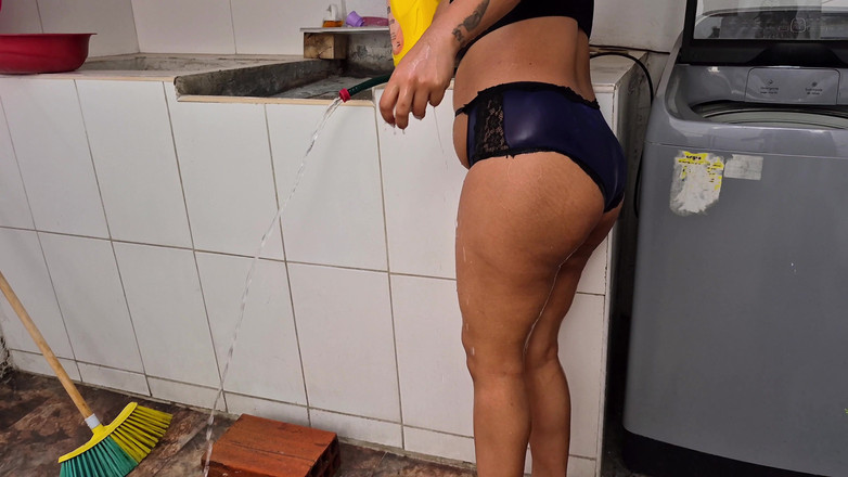 Pikaa6: Sono La Tua Troia Delle Pulizie E Vedrai Le Mie...