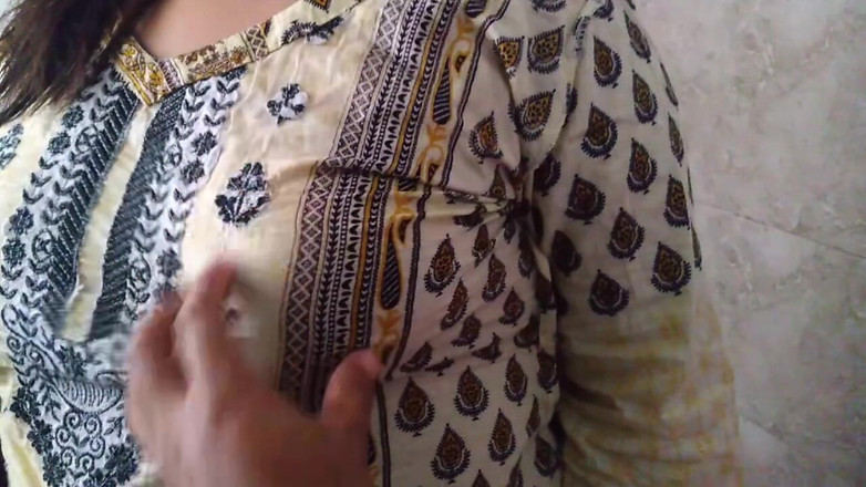 Aria Mia: Bhabhi desi dikongkek dubur kasar oleh devar di dapur semasa...