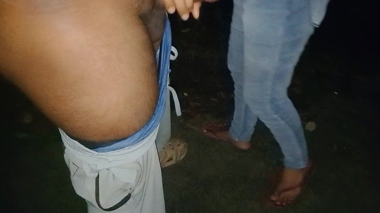 NikiRathod: 2. Den Kouření V Džungli S Divyou - Série Kouření