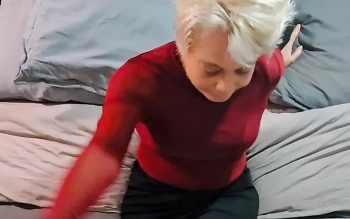 Sofy13: In Sexy Outfit I Undress Thinking About Your Big Cock...