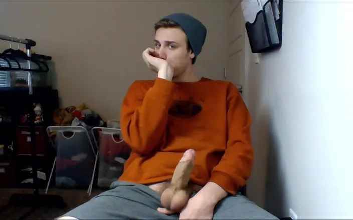 PvssyHvnter: Stroking &amp; Shooting a Massive Load