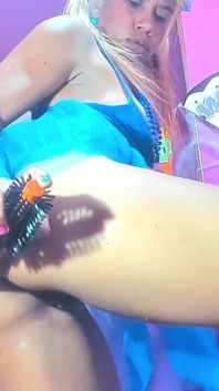 PERVERSO E PAZZA HALLOWEEN ANNI '80 SPAZZOLA PER CAPELLI SCOPA I MIEI BUCHI USA UN DILDO PIÙ GRANDE E SQUIRTA UN SACCO DI PAPÀ