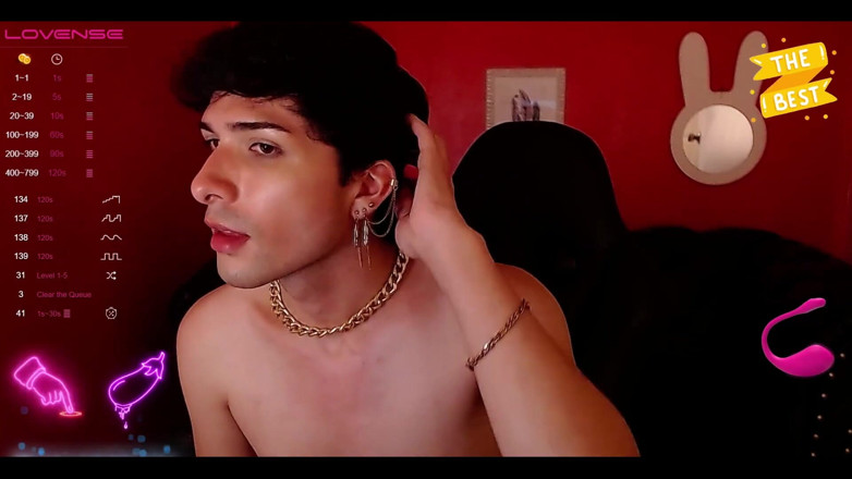 Diego_latinboy: Twink se masturba em público