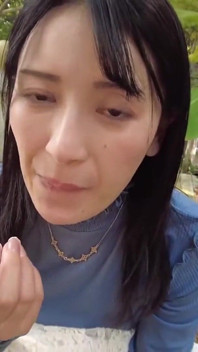 Cewek sange ini menggoda pria dengan rok mini ini sampai klimaks saat dia tenggelam - 2