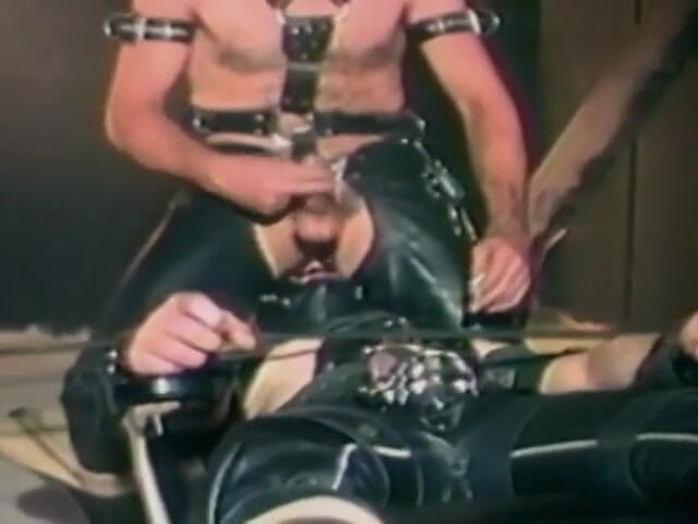 Tribal Male Retro 1970s Gay Films: Foto's van de zwarte dans deel 2