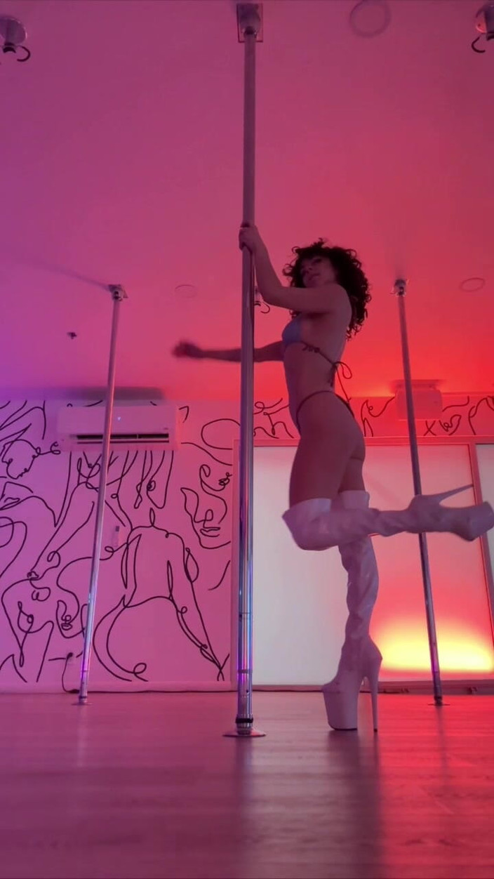 SavvyStar: Pole Dancing