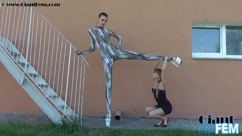 Giant Fem: Grandi e piccoli in pubblico