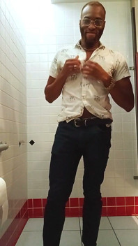 Vidéo de pisse rapide dans red jock !