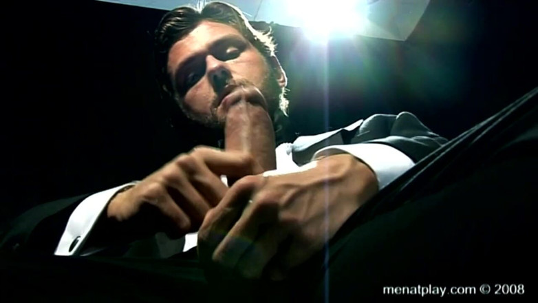 MenAtPlay: Lucas Knowles Star Profile