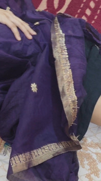 Saree Clousup neukt mijn mooie vrouw