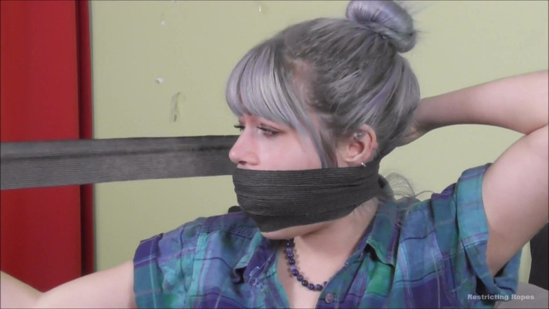Restricting Ropes: ยัดถุงน่องไนลอนเข้าไปในปากเธอ
