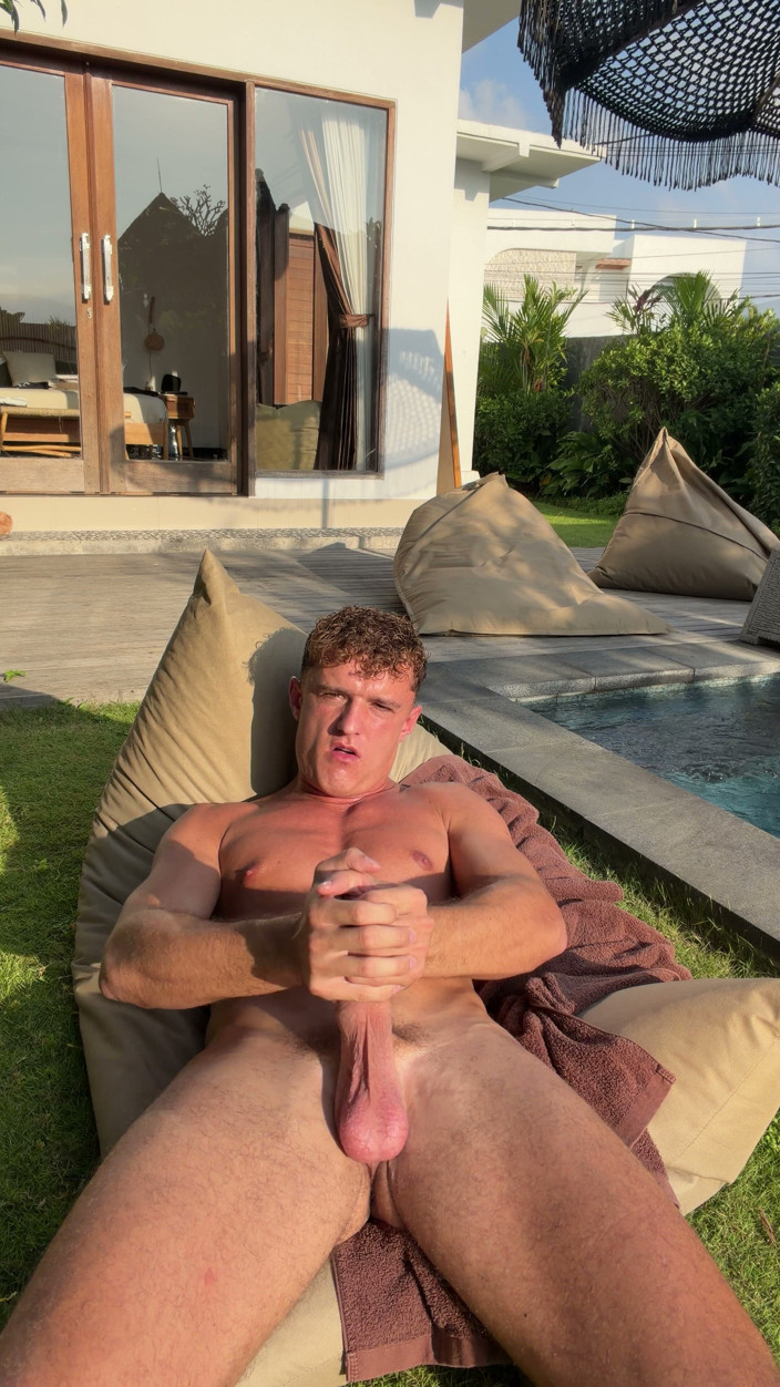 Jak White: มึงเจอกูที่สระน้ําดมกางเกงในของมึง