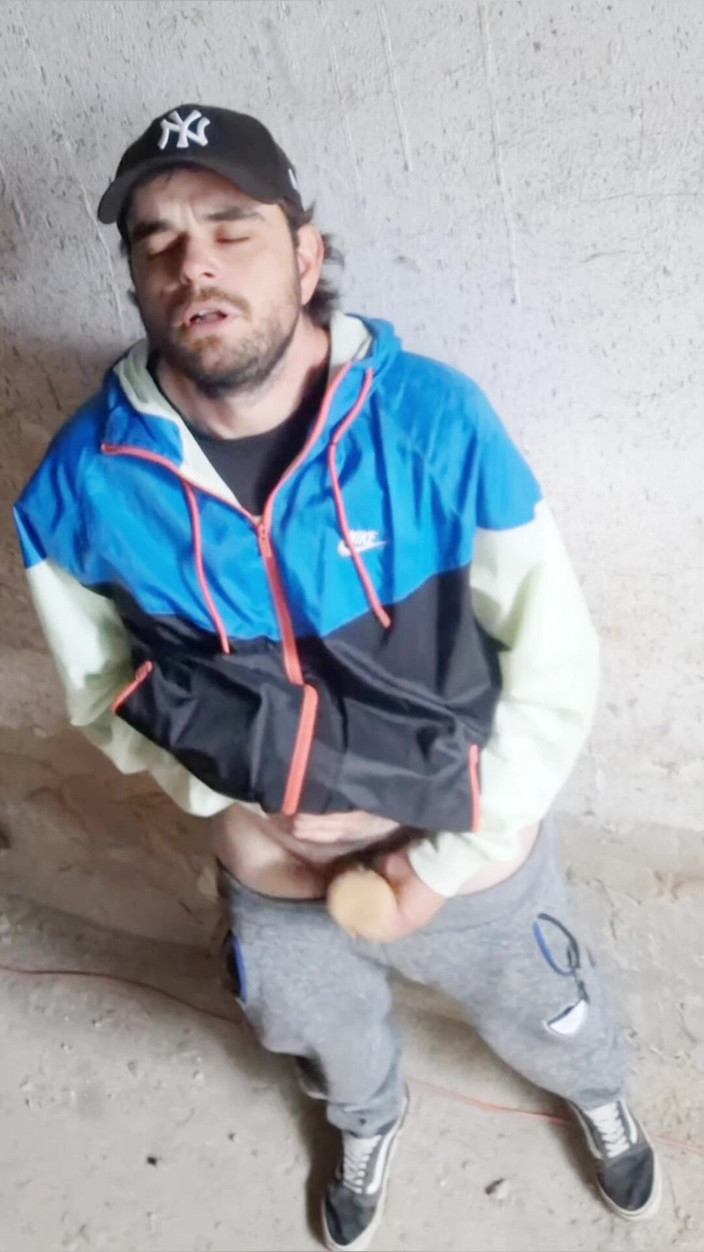 jerkofflover: Mastürbasyon yaptığım terk edilmiş bir binada