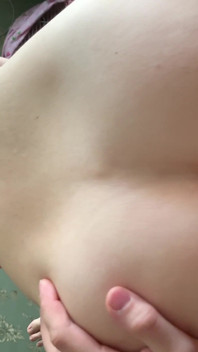 Meine stiefschwester saß auf meinem schwanz und bekam sperma in ihre muschi.