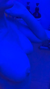 Nude in Space - Doccia Nuda Dall'orbita!!