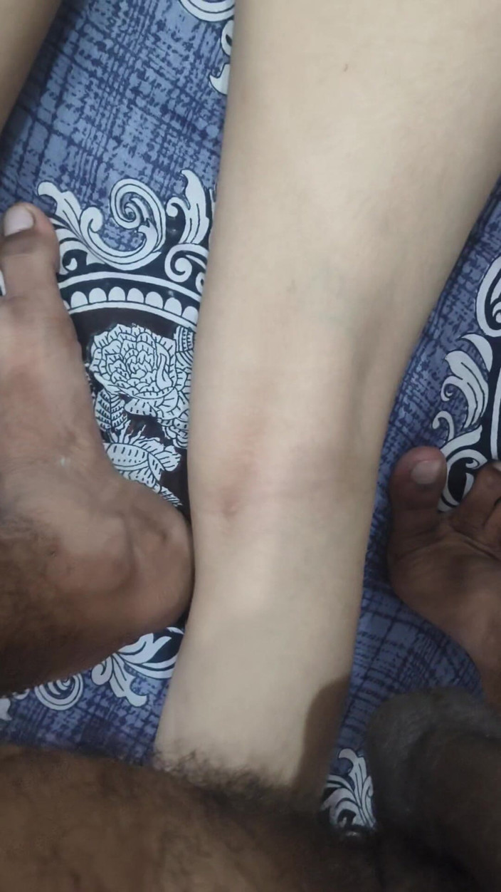 Yourxxx04: Aku pertama kali ngentot memek sempit gadis india ini setelah...