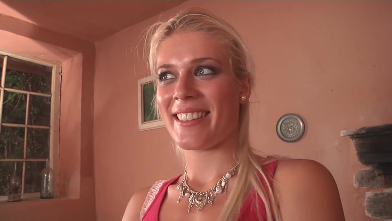 German amateur - 100% German hardcore videos: Curvă la audiție și agentă sexuală blondă care împart pula în trei