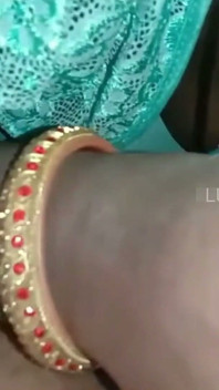 Sexo a três - marido corno compartilhando esposa com vizinho