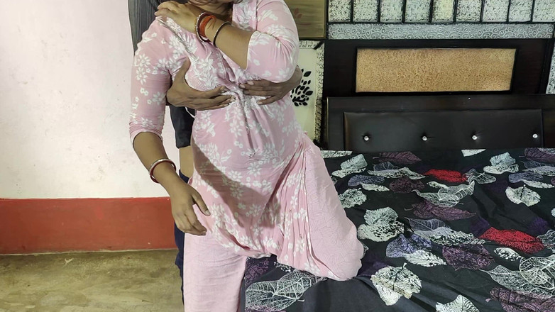 Soniya1997: 德西印度继妹屁股性交