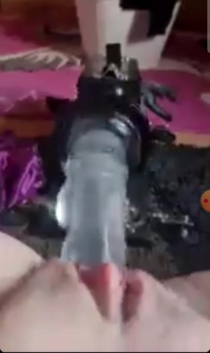 KittieNoOne: Машина для траху крупним планом