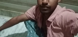 Garoto pequeno pau preto ama e satisfaz com ele