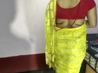 Sexy Soniya: Munna neukt stiefmoederkont in saree voordat ze met Hindi-stem gaat...