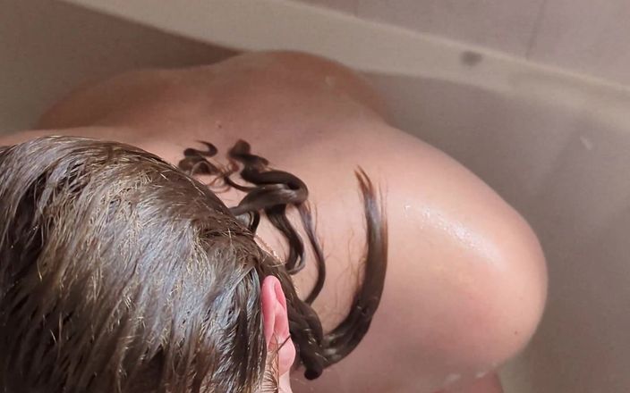 JessieHH: Atrapado en la ducha follando a otros chicos, se corre...