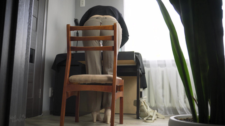 Teasecombo 4K: Peeking at Secretary Working in Ripped Pants