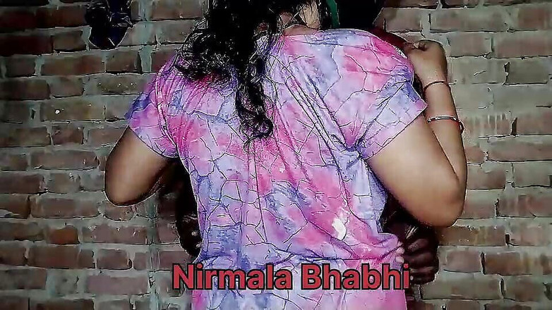 Nirmala bhabhi: Calda bhabhi romanticismo e cazzo con il suo vicino