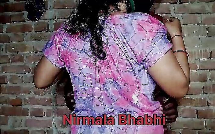 Nirmala bhabhi: Calda bhabhi romanticismo e cazzo con il suo vicino