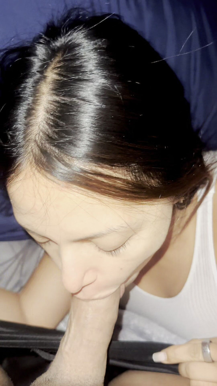 BrandySalazar: Undergiven latina suger av dom och sväljer sin fulla belastning