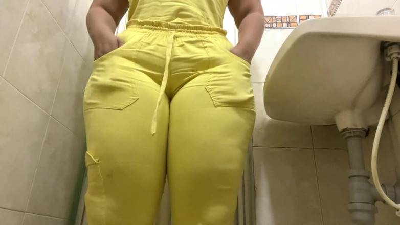 Katrina4deluxe: Big ass nurse bbw caught in the bathroom