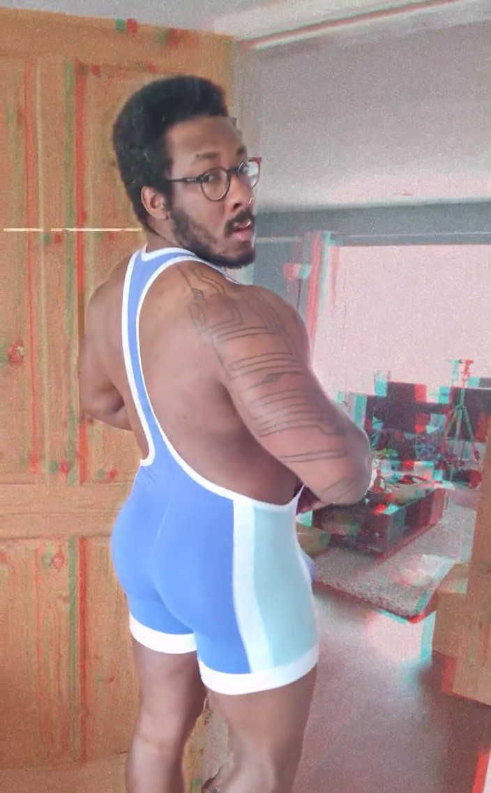 Amadeus: Je pense que j’aime le bleu maintenant, fait regarder la...