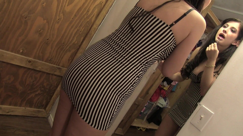 Pervy Studio: Genç erkek avcısı kanepede üniversite yarağını sikiyor