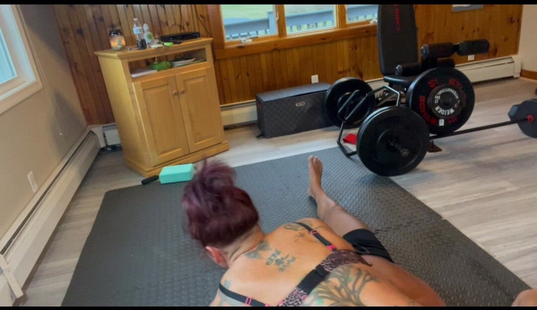 Kandy legs: The First Fully Nude Sex Fight Kandy Vs the Godfather
