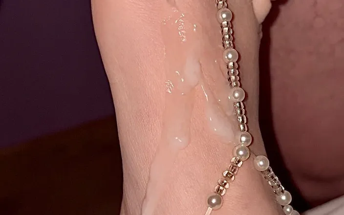 Steveboy: Pretty Feet Small Toes Cum on Feet