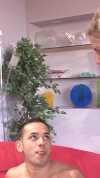 Muschi geleckt, blondes teen lutscht und reitet großen schwanz