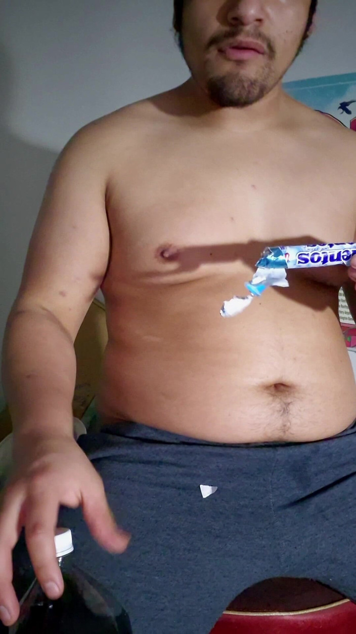 NakyJoss: Bezradny belching Ex Jock uwalnia brzuch gassy ball