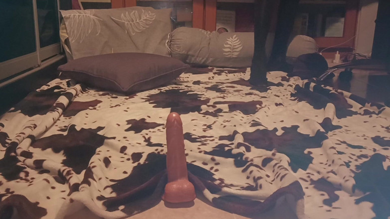 Ombunny: Femme teaser con cazzo bloccato usa i suoi piedi in...