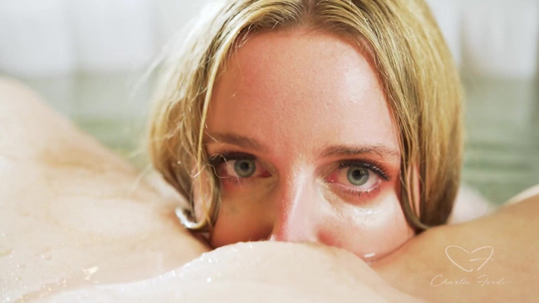 CharlieForde: Steamy başrolde Charlie Forde, Estelle Lucas