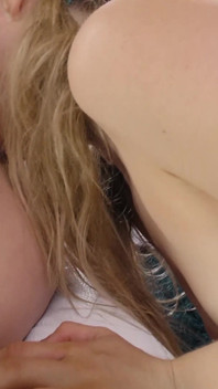 Teen cheerleader Lilly Ford knullar sin pojkväns styvfar