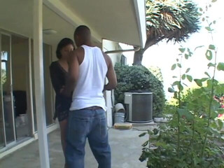 First Black Sexperience: Cewek semok latina dengan tubuh aduhai dientot habis-habisan sama cowok...