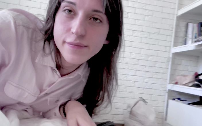 nbnabunny: Je prenais juste des photos de ma culotte et ça s’est...