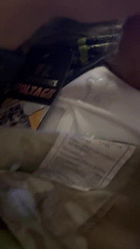 Soldado do exército dos EUA se masturba em seu uniforme e goza em suas cuecas