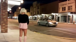 令人惊叹的热辣荡妇娘娘腔短裙内裤